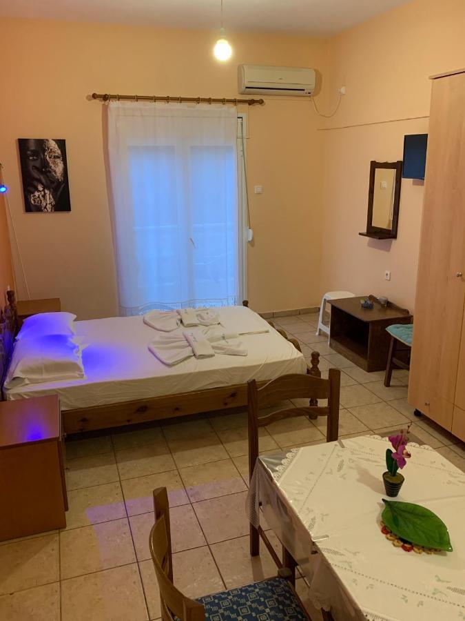 Kostas Rooms Votsi  Екстер'єр фото