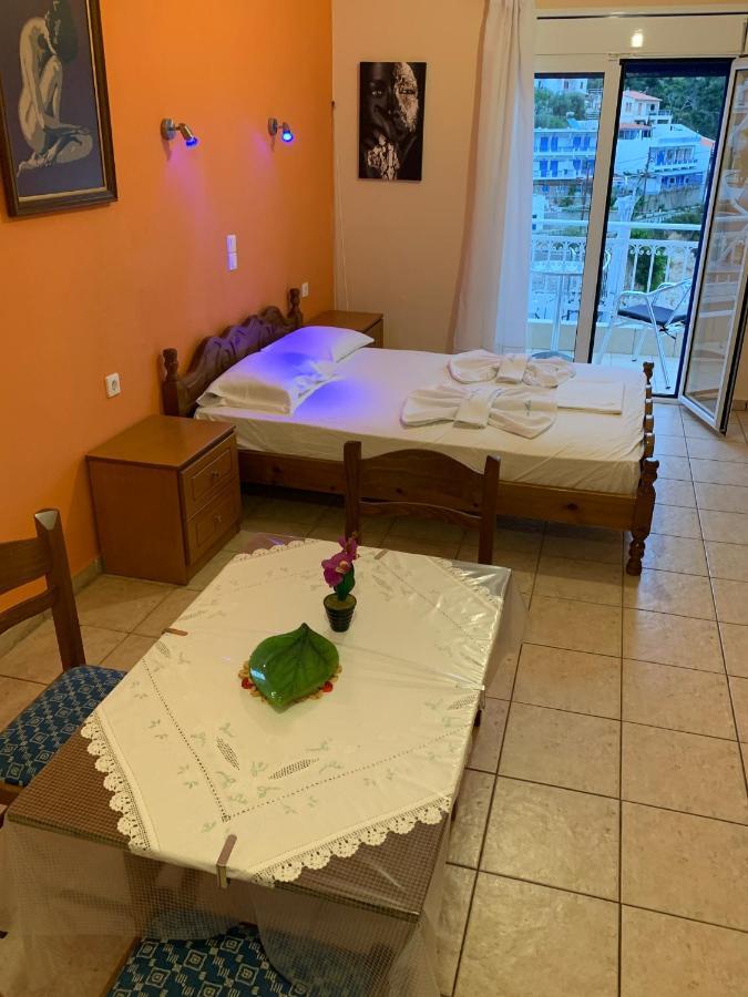 Kostas Rooms Votsi  Екстер'єр фото