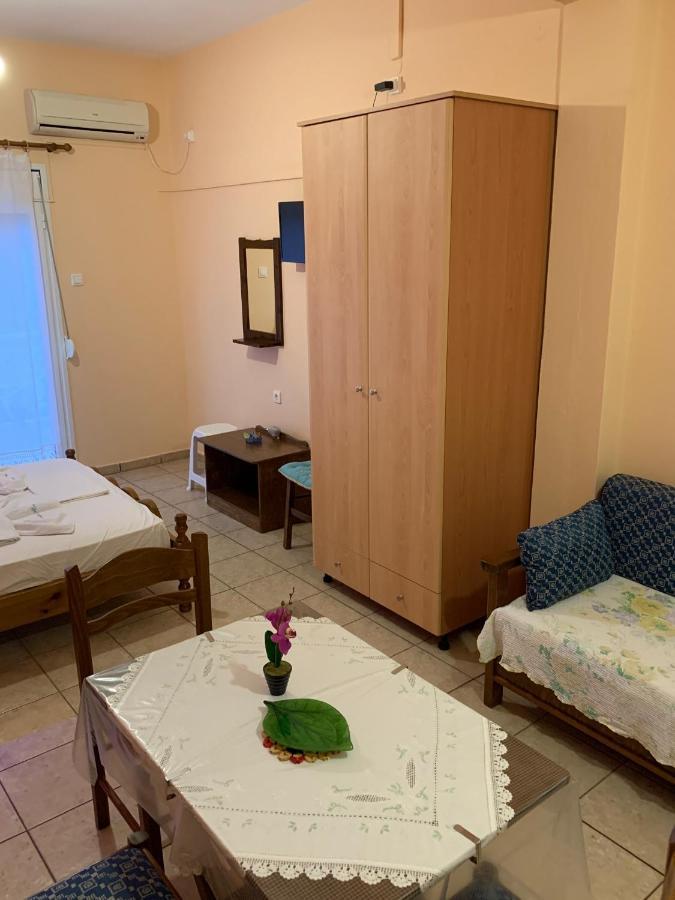 Kostas Rooms Votsi  Екстер'єр фото