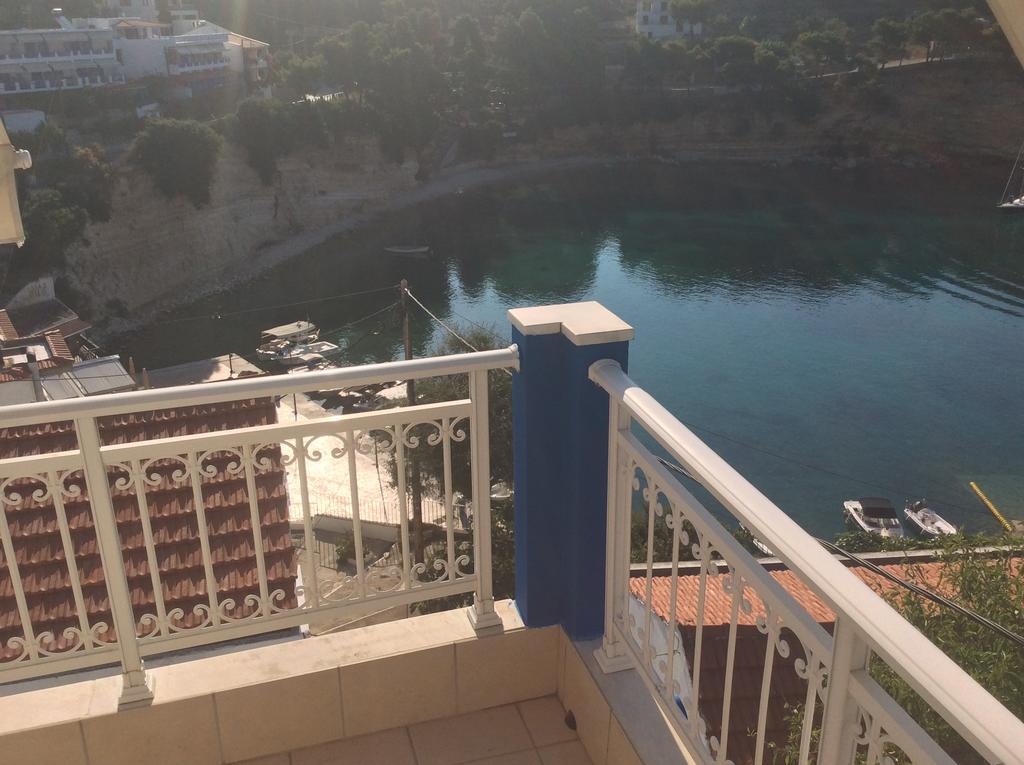 Kostas Rooms Votsi  Екстер'єр фото