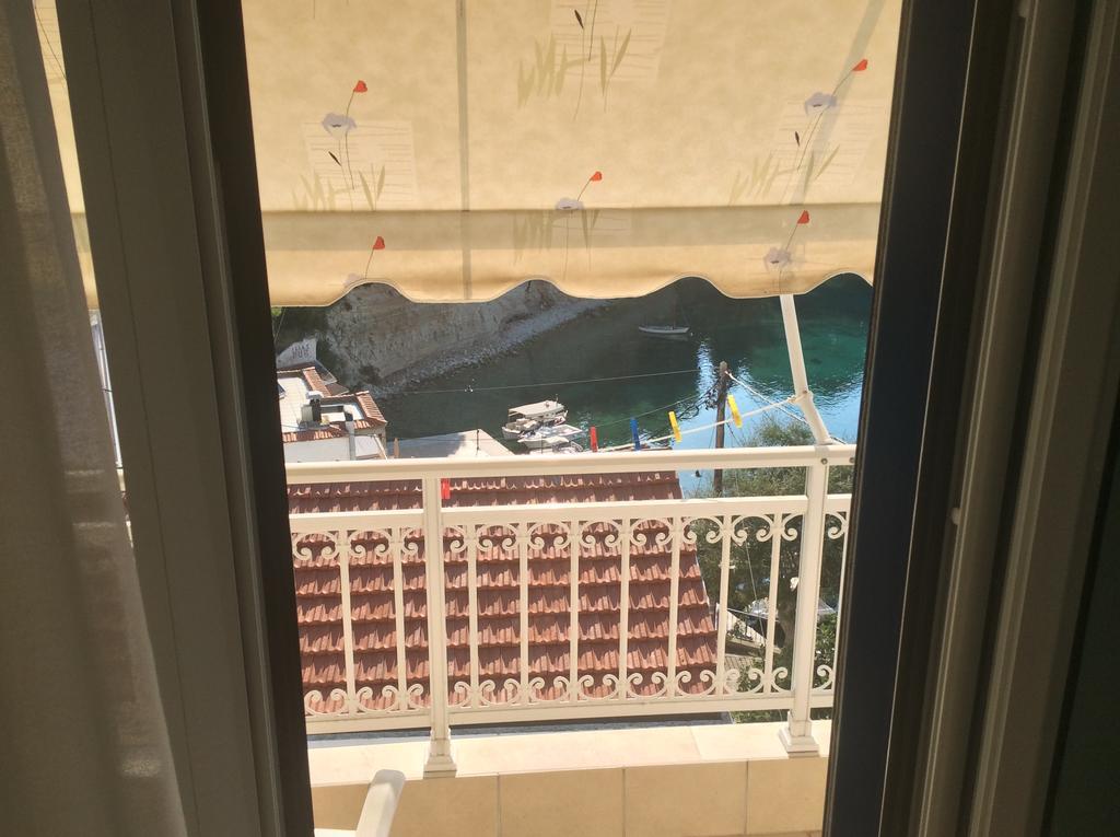Kostas Rooms Votsi  Екстер'єр фото