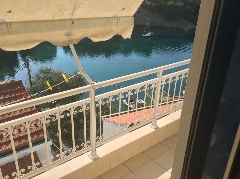 Kostas Rooms Votsi  Екстер'єр фото